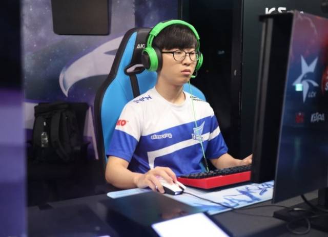 但凭借其世 但凭借其世